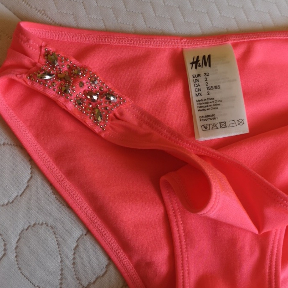 Bikini - Picture 4 of 6